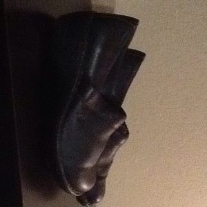 BORN Women's size 91/2. M/W Black. Worn once